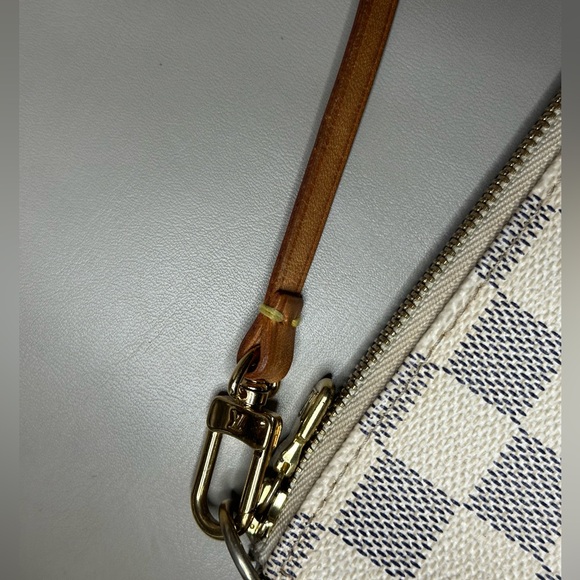 LOUIS VUITTON WHITE DAMIER AZUR POCHETTE ACCESSOIRES - Picture 14 of 15